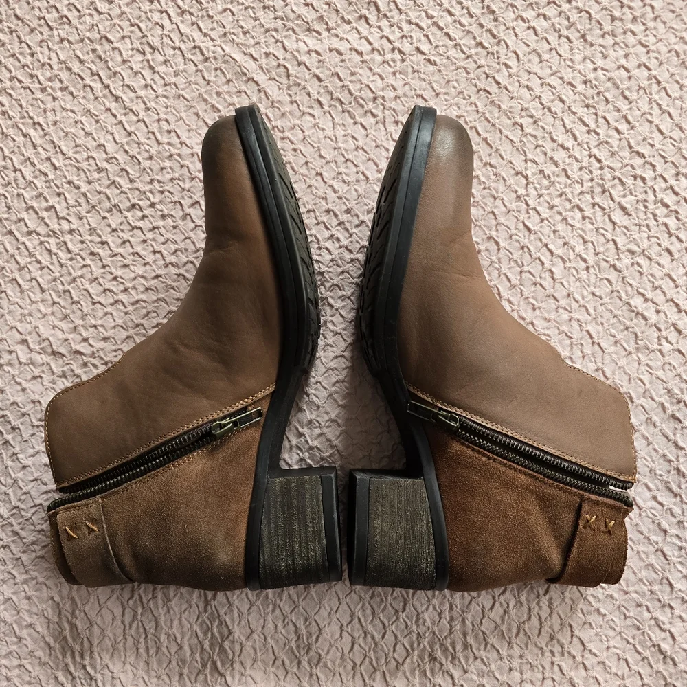 Skechers Women’s Leather Waterproof Round Toe Block Heel Fleek Cognac Boots